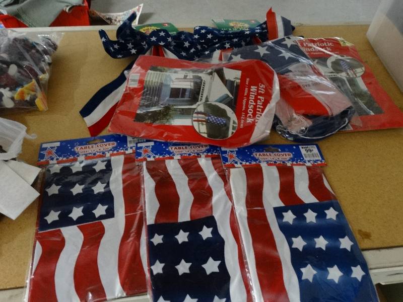 lot 13342 image: Lot of 4th of july decor.