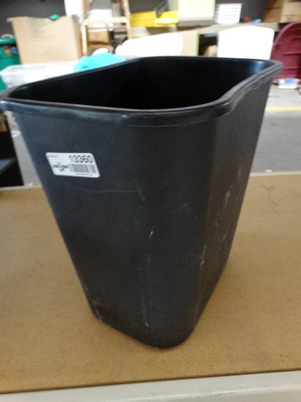 lot 13360 image: Trash can.