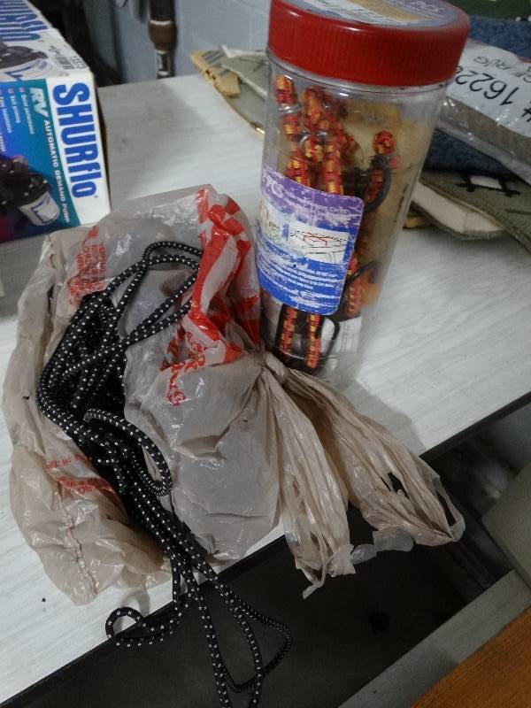 lot 13372 image: Lot of bungee cords.