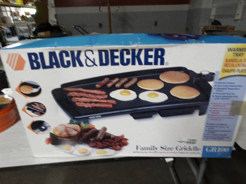 lot 13380 image: Black & Decker family size griddle.
