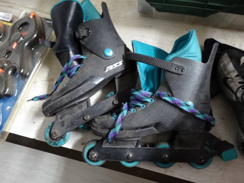 lot 13394 image: Roller skates, wrist band & nike cleats size 12.