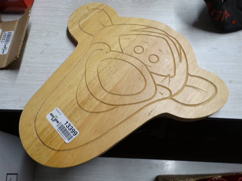 lot 13399 image: Tigger wood cutting board.