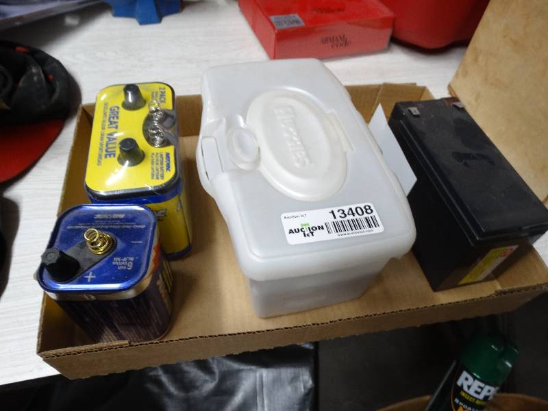 lot 13408 image: Lot of batteries.