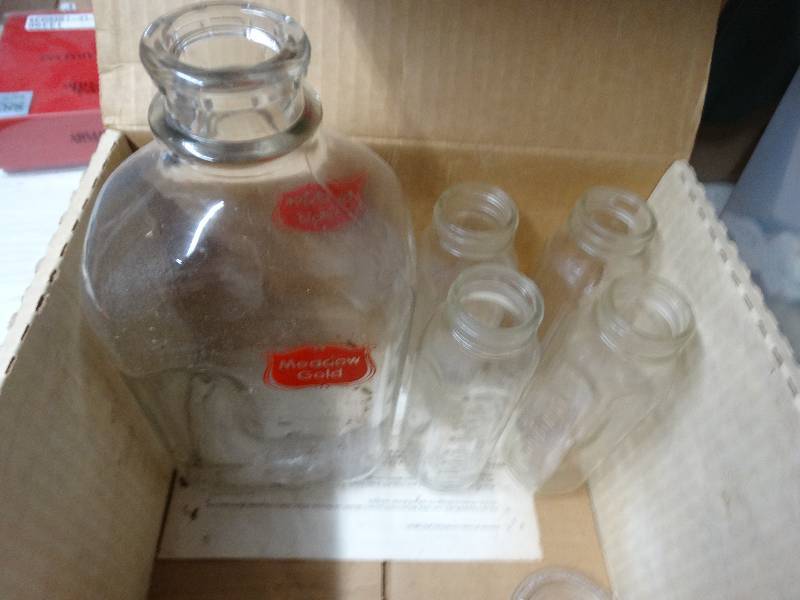 lot 13410 image: Lot of 5 glass jars.