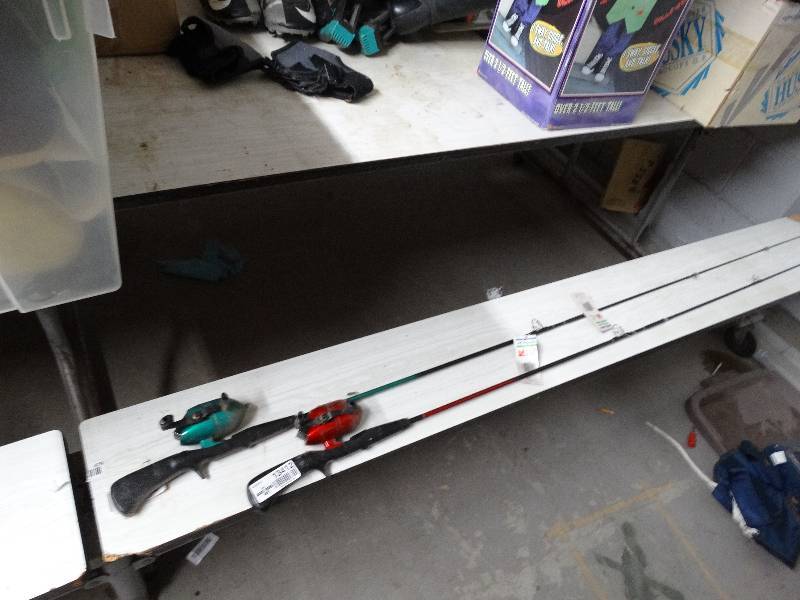 lot 13412 image: 2 New fishing poles.