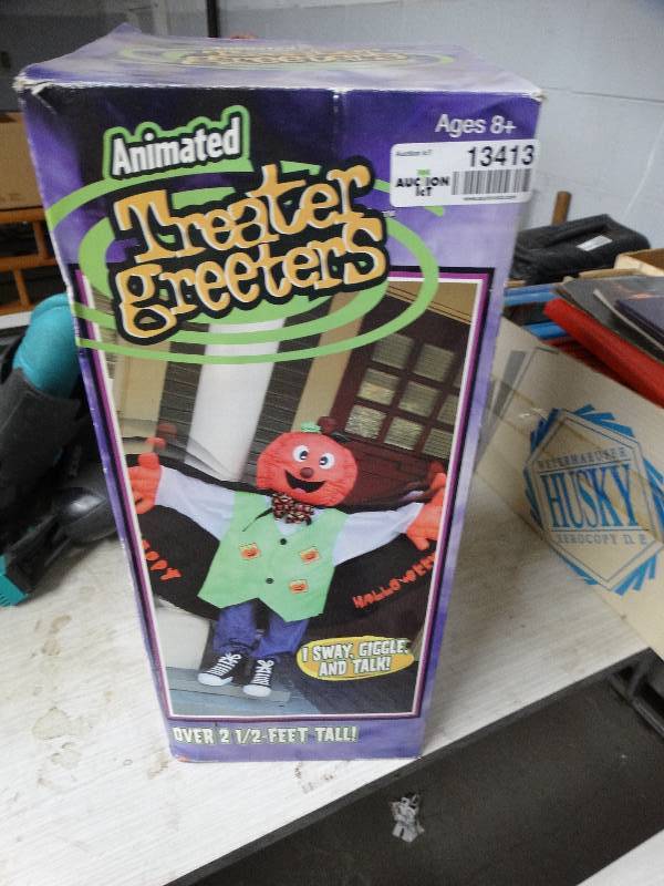 lot 13413 image: Treater greeter halloween decor.