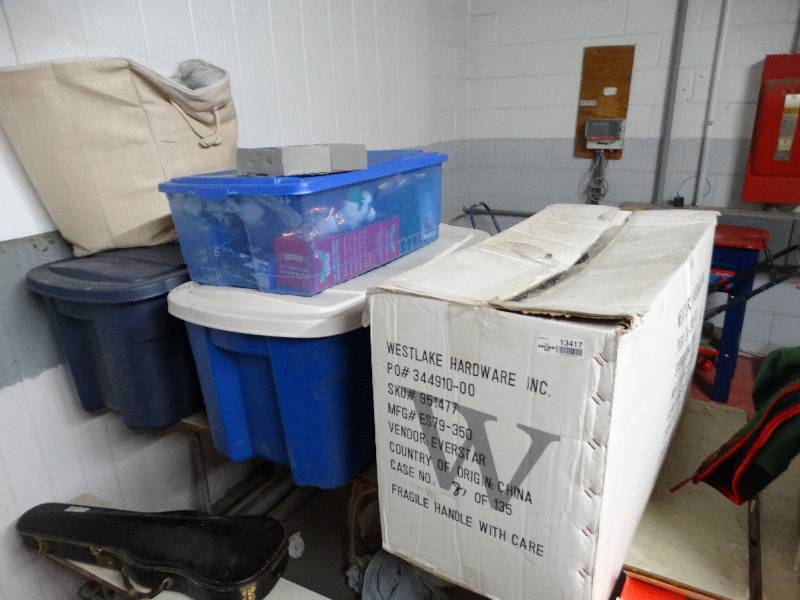 lot 13417 image: Large lot of christmas decor.