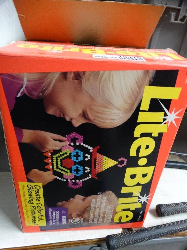 lot 13418 image: Lite-brite.