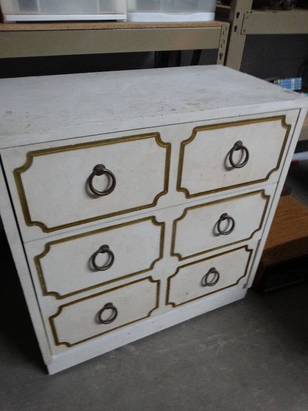 lot 13427 image: 3 drawer dresser.