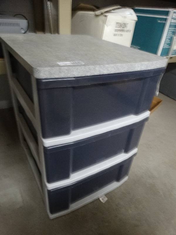 lot 13436 image: Plastic storage bin.