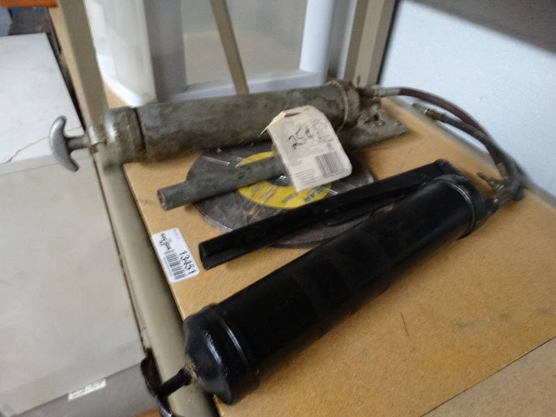 lot 13451 image: Lot of 2 grease guns.