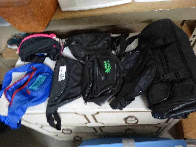 lot 13454 image: Lot of fanny packs.