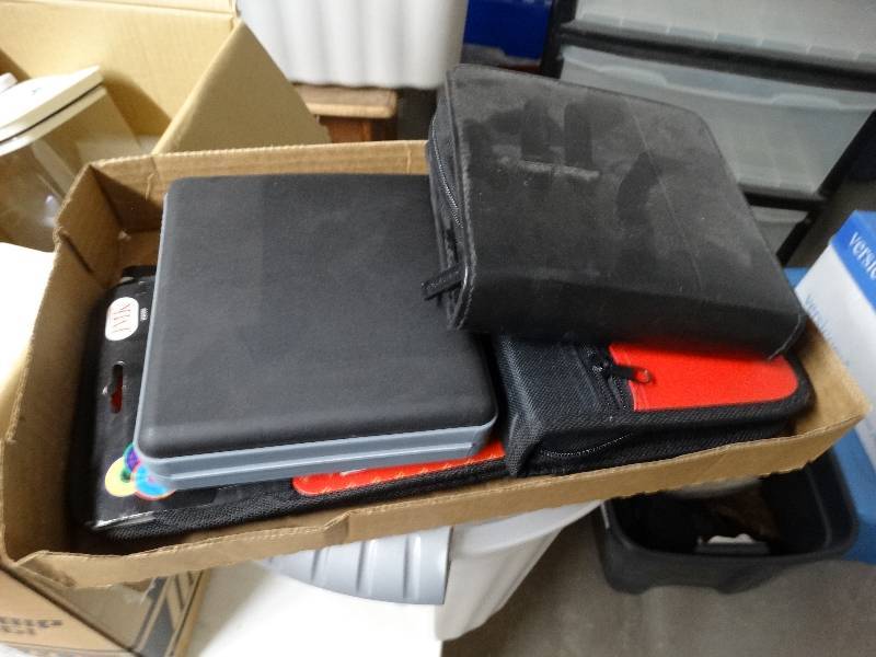 lot 13460 image: Lot of Cd binders.