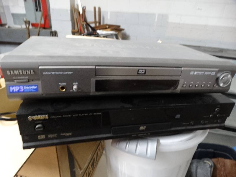 lot 13463 image: 2 DVD players 1- samsung, 1 - yamaha.