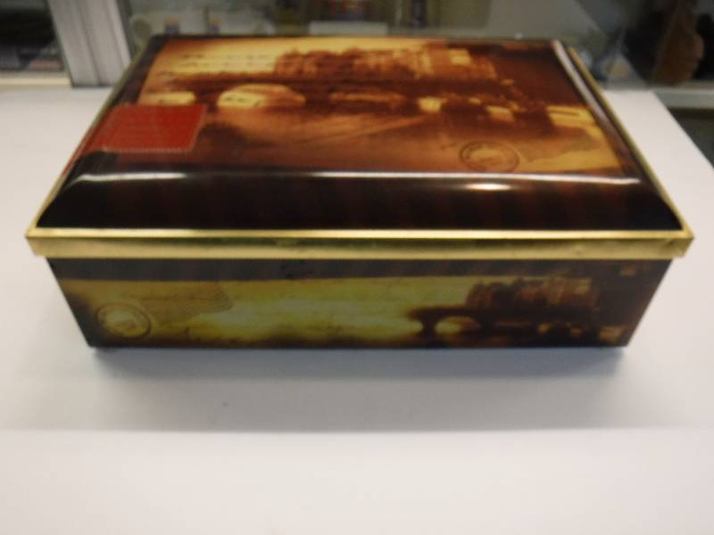 lot 7008 image: Nice tin box
