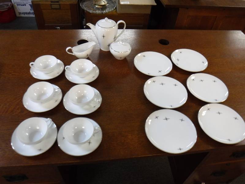 lot 7021 image: fukagawa tea set pattern 713   6 place setting C.1968