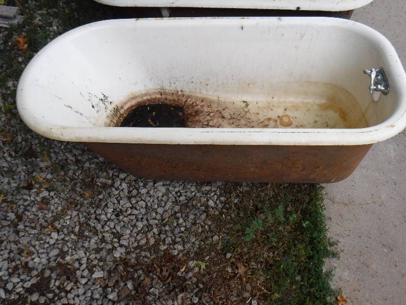 lot 7049 image: clawfoot tub
