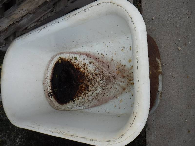 lot 7050 image: clawfoot tub