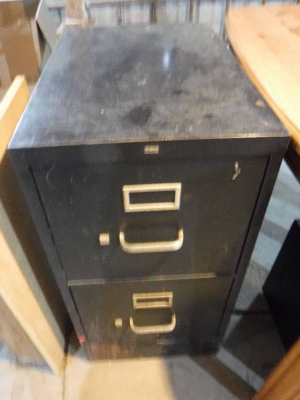 lot 7052 image: 2 drawer file cabinet