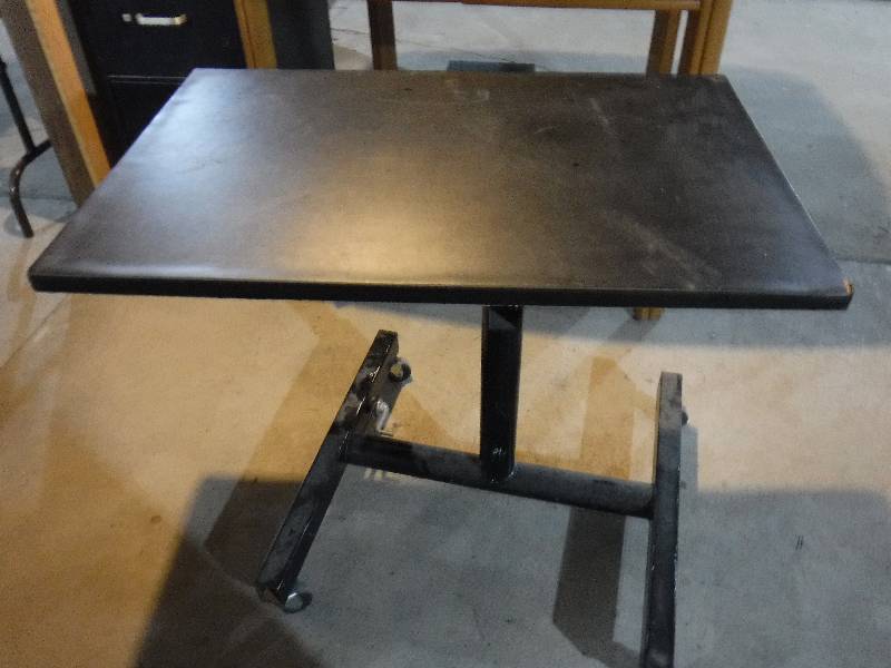 lot 7053 image: adjustable table