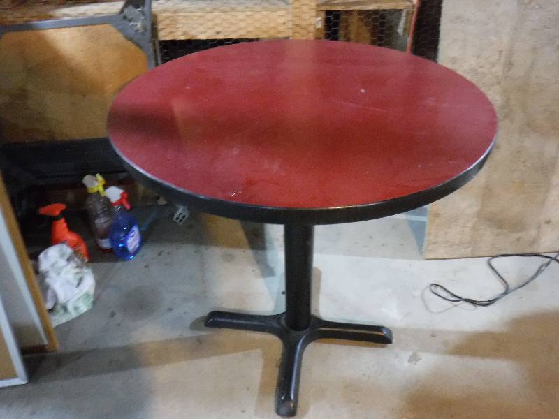 lot 7054 image: Round table