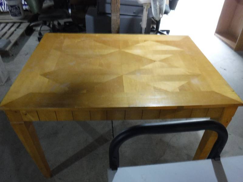 lot 7067 image: table