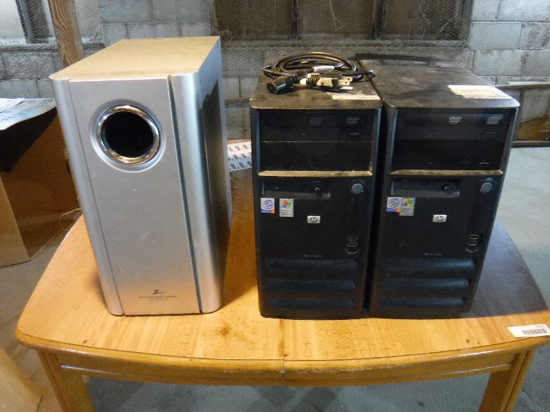 lot 7071 image: desktop computer towers and speaker