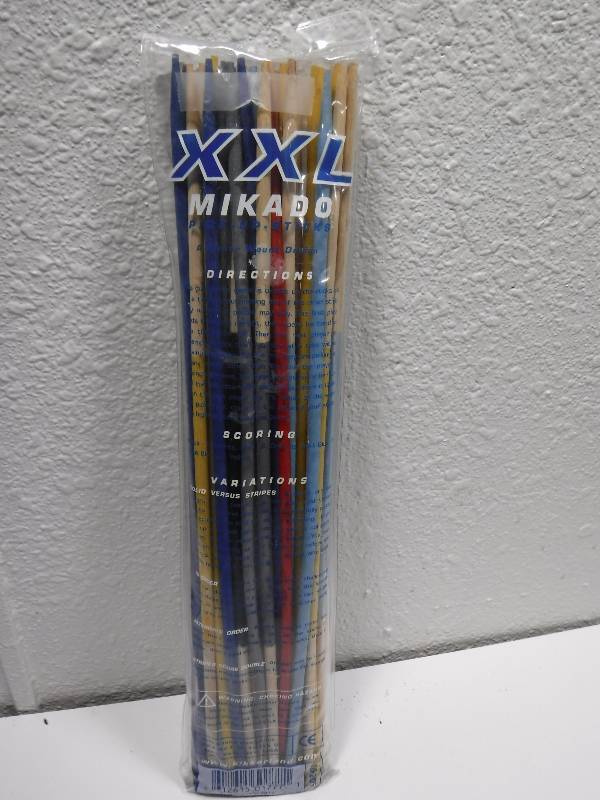 lot 1214 image: KIKKERLAND 41 Piece Wooden XXL MIKADO 20 Inch Long PICK UP STICKS
