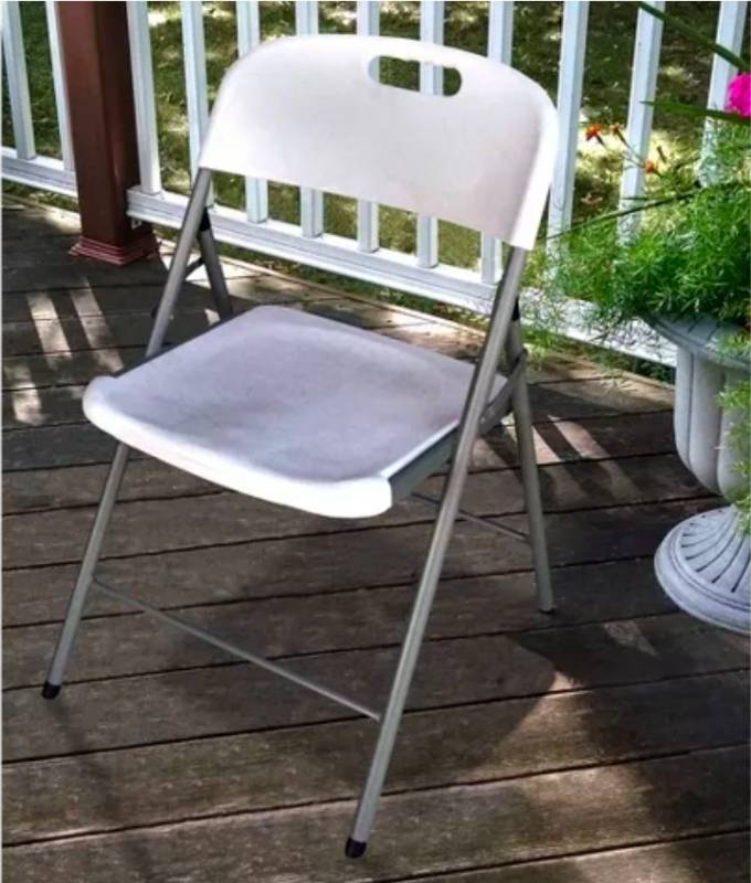 lot 20191 image: White Plastic Folding Chair - 2 chairs