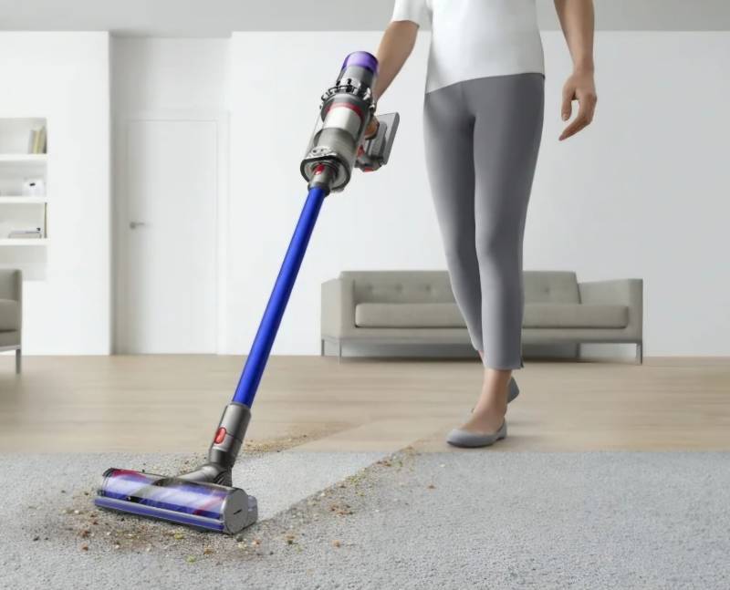 lot 20313R image: Dyson V11 Cordless Stick Vacuum - Retail $199