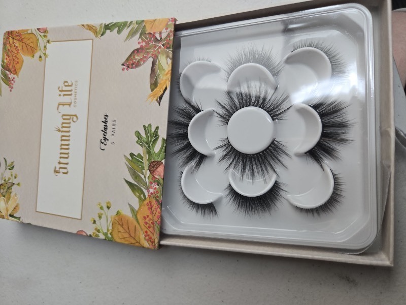 lot 1018461 image: STUNNING LIFE-Halloween Colored Eyelashes,3D Color Lashes,Makeup False Eyelashes 5 Pairs (daily)