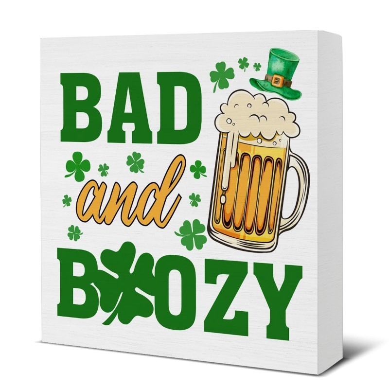 lot 1019221 image: St Patricks Day Decor St Patricks Day Decorations St. Patricks Day Wood Sign for Home Kitchen Shelf Clover Decor 5 X 5 Inches - Retail $9