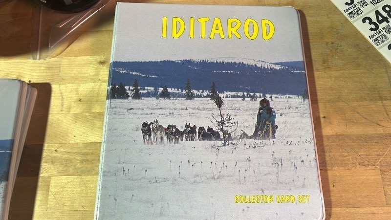lot 1020344 image: Vintage Iditarod Sled Dog Racing BookAlbum - Retail $35