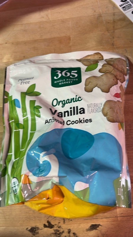 lot 1020346 image: 365 Organic Vanilla Animal Cookies - Retail $4
