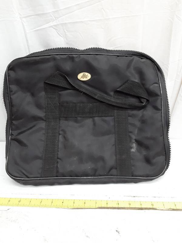 lot 33311 image: Black Nylon Laptop Messenger Bag
