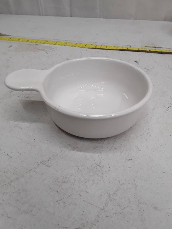 lot 33365 image: Vintage Corningware P-150-B White Grab-It Bowl