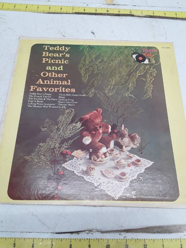 lot 33373 image: Teddy Bears Picnic and Other Animal Favorites Vinyl Record