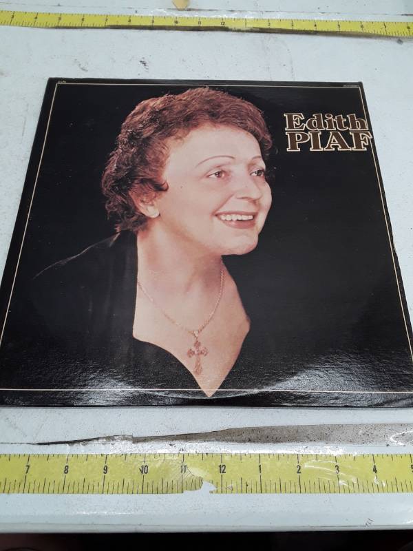 lot 33377 image: Vintage Edith Piaf Double LP Album