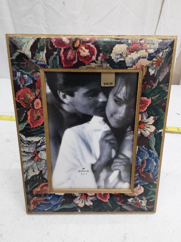 lot 33231 image: Vintage Hallmark Tapestry Wood Picture Frame 5x7