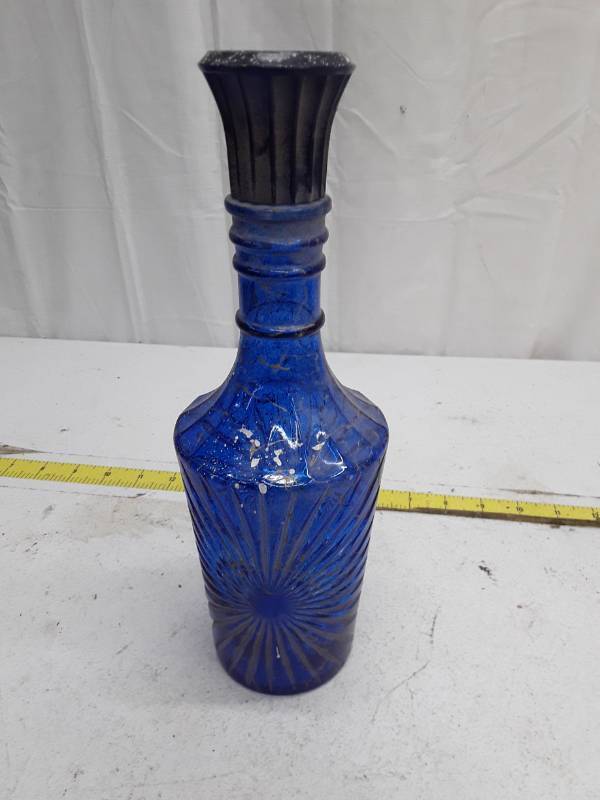 lot 33265 image: Vintage Glass Cobalt Blue Bottle