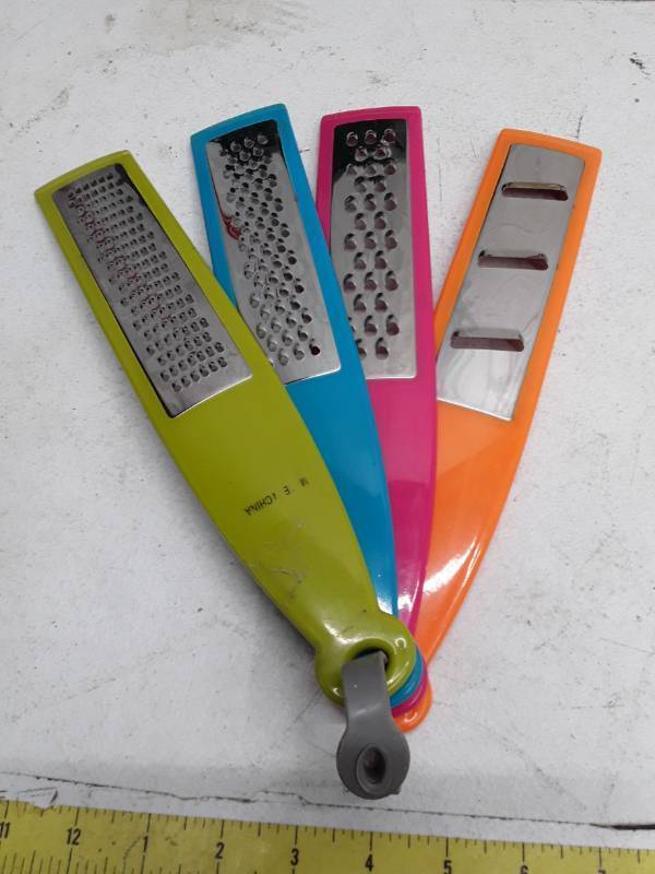 lot 33272 image: 4-Piece Colorful Grater Set