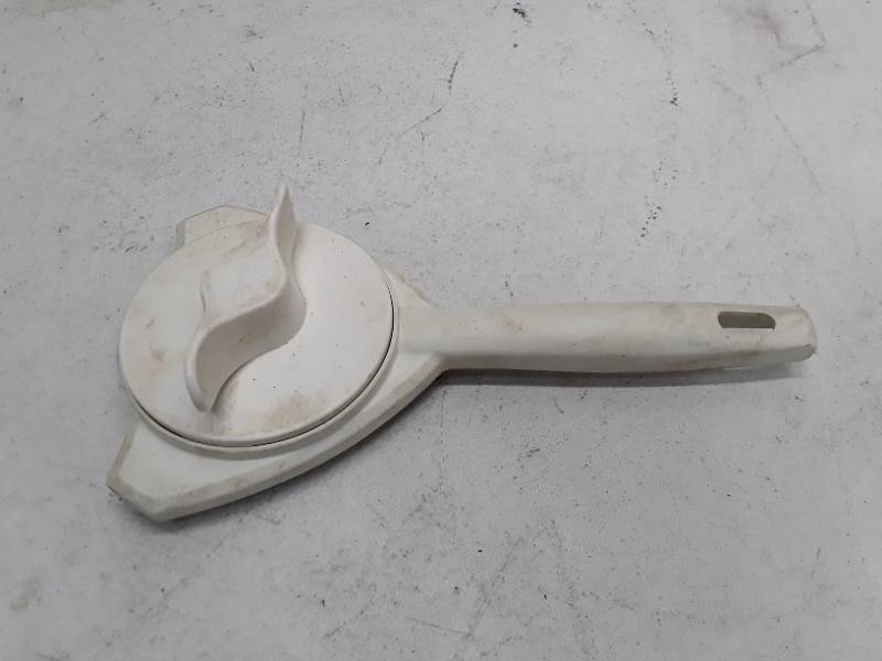 lot 33273 image: White Plastic Jar Opener