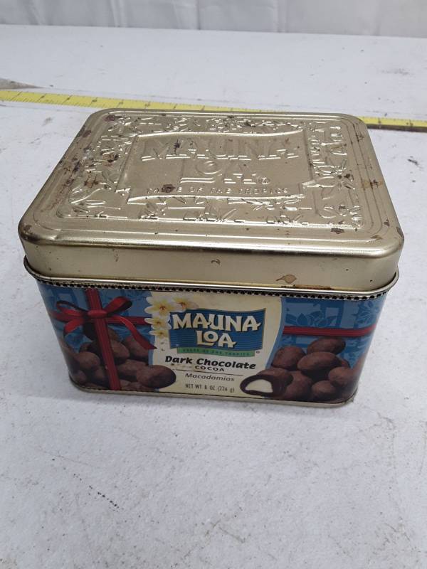 lot 33277 image: Vintage Mauna Loa Dark Chocolate Macadamia Tin