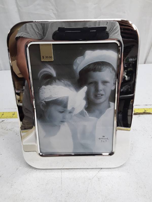 lot 33281 image: Hallmark Silver Plated 5x7 Picture Frame