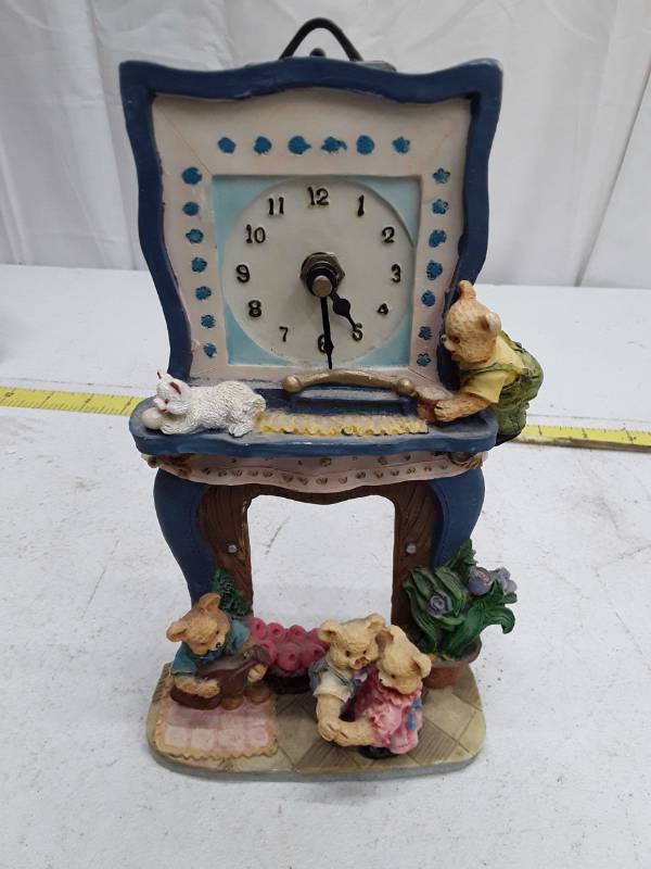 lot 33283 image: Vintage Decorative Bear and Bunny Clock, missing pedulem.