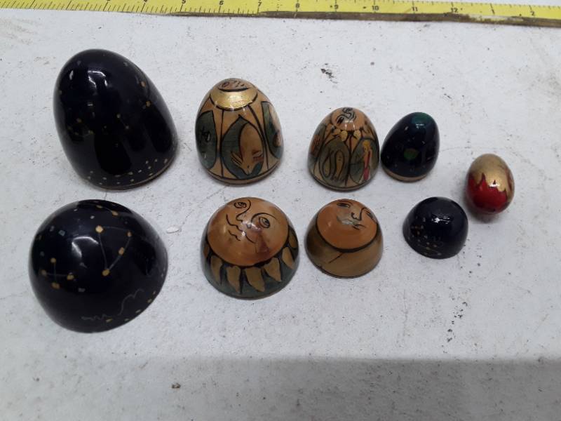 lot 33286 image: Vintage Handmade Chinese Celestial Decorative Eggs Set