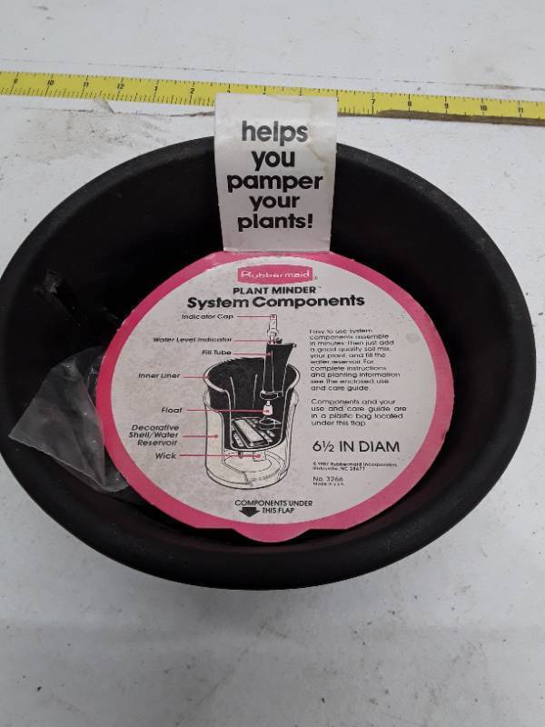 lot 32673 image: Rubbermaid Plant Minder Self-Watering Planter 6.5 inch