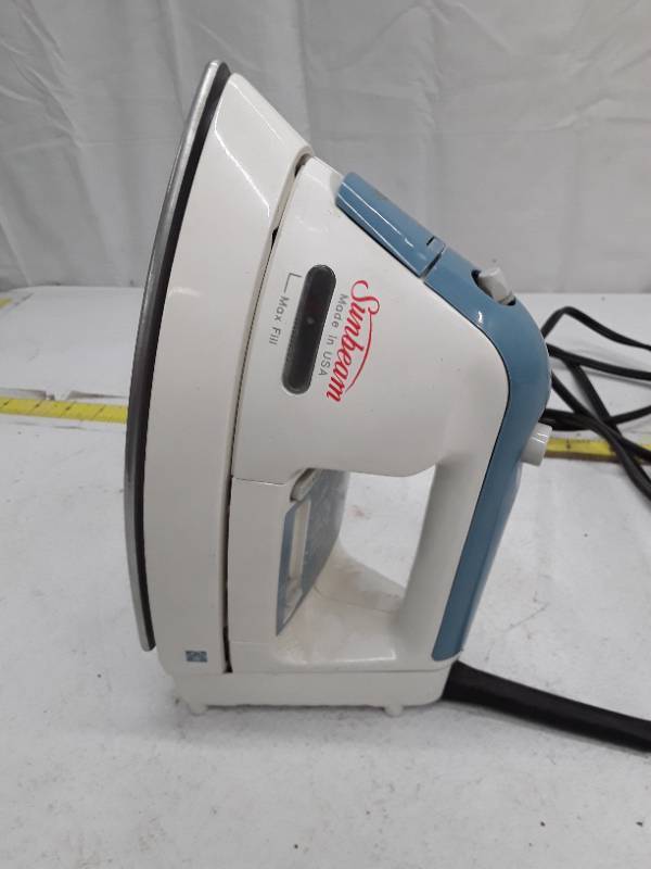 lot 32676 image: Sunbeam Steam Iron with Multiple Settings