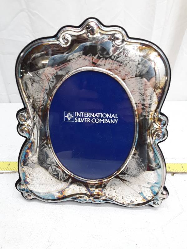 lot 32683 image: International Silver Company Picture Frame