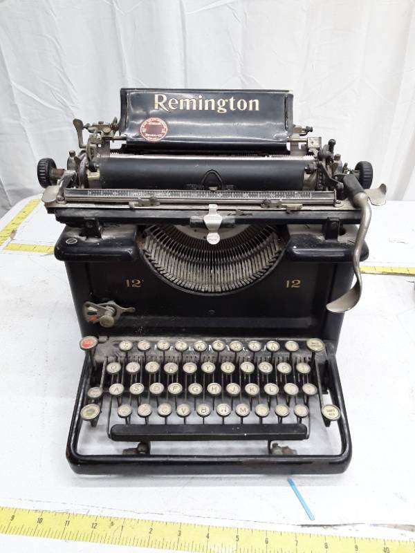 lot 32709 image: Antique Remington Manual Typewriter Made in Ilion NY USA